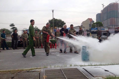 Hàng trăm dân phòng, bảo vệ dân phố quận Hoàng Mai được tập huấn kỹ năng PCCC