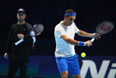 ATP Finals  lượt 1 bảng Guga Kuerten: Federer sớm sụp đổ