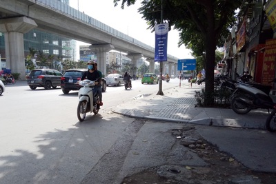 Đi ngược chiều ở Hà Nội: Phạt nặng, xử nghiêm