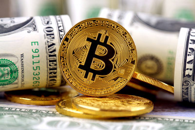 Giá Bitcoin tiếp tục lao dốc, dưới ngưỡng 5.000 USD