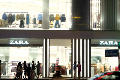 Chen chân mua sắm tại cửa hàng Zara đầu tiên ở Hà Nội