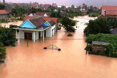 Hà Nội hỗ trợ 80 triệu đồng cho 7 gia đình bị thiệt hại do mưa lũ gây ra tại miền Trung