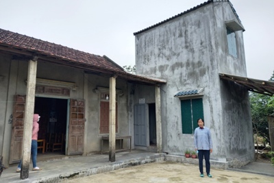 Trao nhà an toàn chống chịu bão lụt cho 39 hộ nghèo ở miền Trung