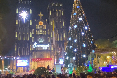 Ngập tràn không khí Giáng sinh an lành, vui tươi tại Hà Nội