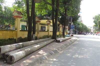 Những chiếc cột điện "vô duyên" ở huyện Thường Tín