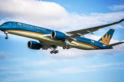 Thêm 2 tàu bay của Vietnam Airlines bị rách lốp