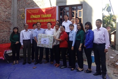 Huyện Sóc Sơn bàn giao nhà cho 2 hội viên nông dân nghèo
