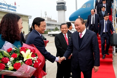 Thủ tướng Nguyễn Xuân Phúc đến Thủ đô Vientiane, Lào
