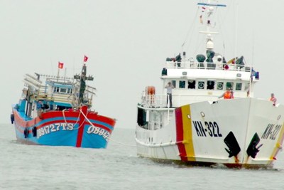 Cứu thành công tàu cá cùng 19 ngư dân bị nạn trên biển