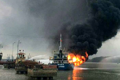 Khẩn trương xử lý sự cố cháy tàu chở xăng dầu tại cảng Đình Vũ