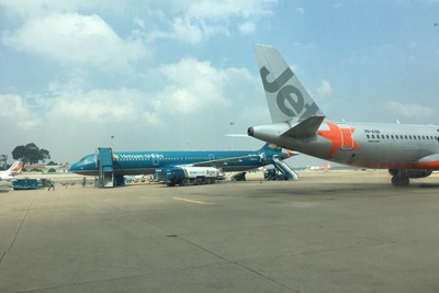 Gần 1.000 chuyến bay cất, hạ cánh tại sân bay Tân Sơn Nhất trong ngày mùng 6 Tết