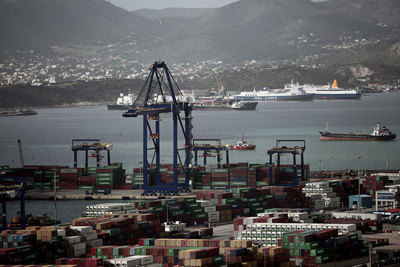 Trung Quốc mở rộng đầu tư cảng biển, Châu Âu "thua" trên sân nhà