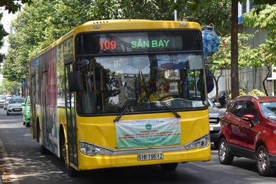 Xe buýt miễn phí vào sân bay Tân Sơn Nhất hút khách