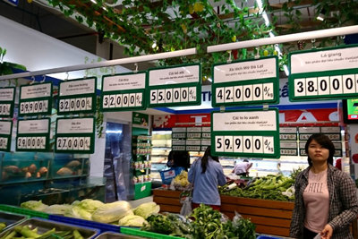 Rau xanh tăng giá đột biến, đảm bảo lượng củ quả cung ứng tại Hà Nội