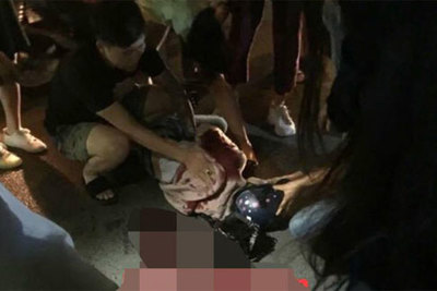 Hà Nội: Nam thanh niên đâm gục bạn gái trên phố ra đầu thú