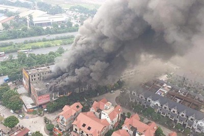Hà Nội: Cháy dữ dội biệt thự liền kề gần khu Thiên Đường Bảo Sơn