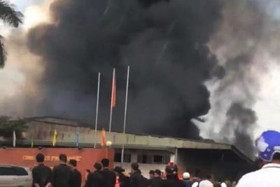 Cháy lớn tại nhà kho rộng hàng nghìn mét vuông ở Hưng Yên