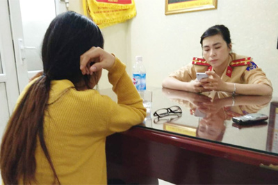 CSGT Hà Nội khuyên giải kịp thời người phụ nữ định nhảy cầu Long Biên