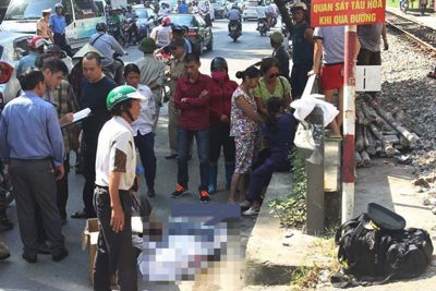 Hà Nội: Nam thanh niên bị tàu hỏa đâm trúng tử vong khi băng qua đường sắt