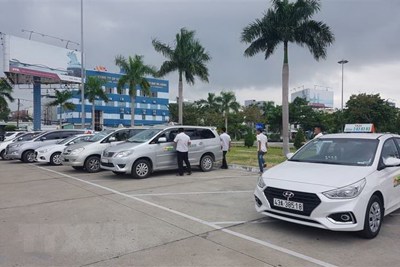 Tài xế taxi ở khu vực sân bay Đà Nẵng đình công phản đối Grab