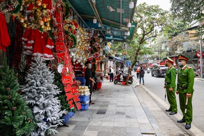 Quận Hoàn Kiếm: Kiểm tra, nhắc nhở hạn chế tập trung đông người tại địa điểm công cộng dịp Giáng sinh, Tết dương lịch