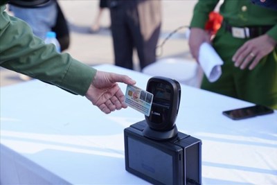 Hà Nội triển khai lắp thiết bị quét mã QR trên căn cước công dân gắn chíp