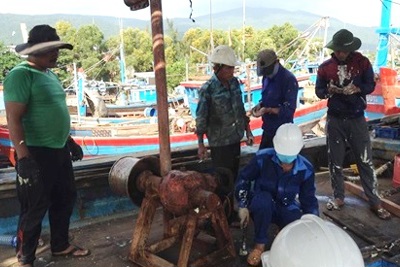 Đà Nẵng: Hỗ trợ thiết bị hàng hải cho tàu cá công suất lớn