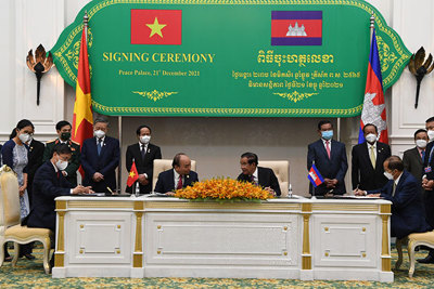 Ký kết 7 văn kiện hợp tác quan trọng giữa Việt Nam và Campuchia
