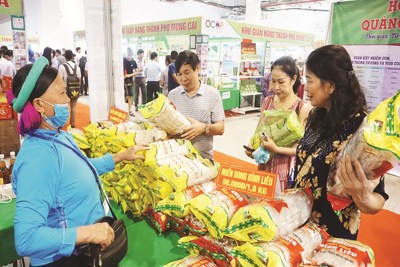 Đẩy mạnh tiêu thụ hàng Việt qua Hội chợ OCOP tại Hà Nội