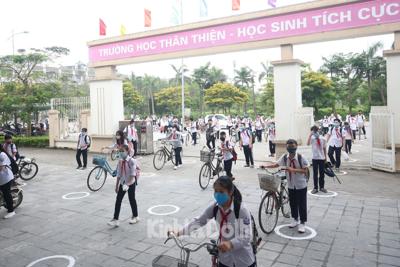 [Video] Học sinh Hà Nội hào hứng trở lại trường học sau 3 tháng nghỉ dịch Covid-19