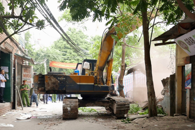 Quận Hoàng Mai cưỡng chế thu hồi đất dự án đường 2,5 đoạn qua phường Định Công