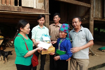 Long Biên: Đoàn thiện nguyện phường Thượng Thanh đến với đồng bào huyện Trạm Tấu