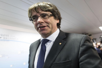 Từ chối về nước hầu tòa, cựu Thủ hiến Catalonia đối mặt với lệnh bắt giữ