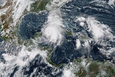 Mỹ công bố tình trạng khẩn cấp chống bão Michael, sơ tán hàng ngàn cư dân ven biển