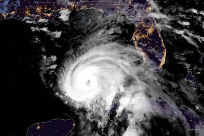 Siêu bão "quái vật" Michael sắp đổ bộ vào Mỹ, 500.000 người dân phải sơ tán