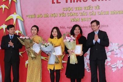 Trao giải Cuộc thi “Thủ đô Hà Nội với công tác cải cách hành chính” năm 2017 trên báo chí