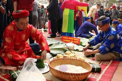 Quận Thanh Xuân: Gói bánh chưng tặng người nghèo