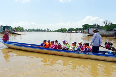 Hơn 2.000 học sinh bị ảnh hưởng do lũ trên sông Cửu Long