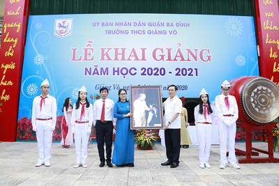 [Video] Bí thư Thành ủy Vương Đình Huệ dự Lễ khai giảng năm học mới tại trường THCS Giảng Võ