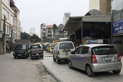 Ngõ 102 Trần Phú (Hà Đông) cần biển cấm đỗ xe