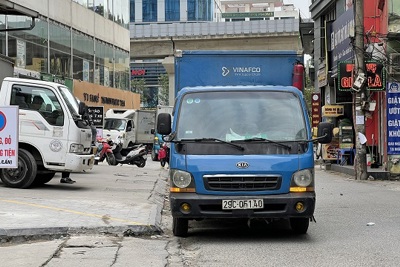 Xe tải chiếm ngõ 102 Trần Phú, Hà Đông: Chẳng lẽ bó tay?