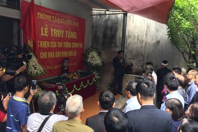 Truy tặng Bằng khen của Thủ tướng Chính phủ cho nhà báo Đinh Hữu Dư