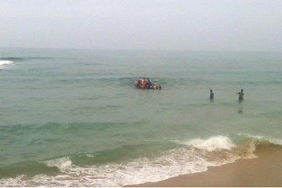 3 thanh niên bị sóng biển cuốn mất tích ngày mùng 3 Tết