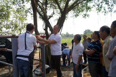 Nông dân Việt Nam và nông dân Hà Lan giao lưu, tập huấn kỹ thuật chăn nuôi bò sữa