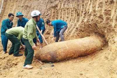 [Video] Kích nổ bom 1,6 tấn ở Nghệ An