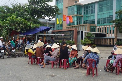 Đà Nẵng: Người dân lại vây nhà máy thép Dana - Ý
