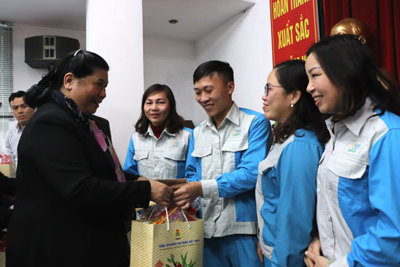 Phó Chủ tịch Thường trực Quốc hội chúc Tết công nhân lao động ở Hà Nội