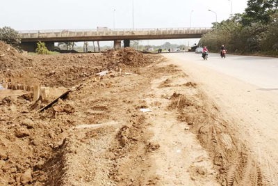 [Video] Những cái bẫy bùn đất và giao thông hỗn loạn trên Đại lộ Thăng Long