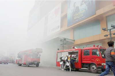 “Cháy" ở tòa nhà Mipec Tower, 2 người mắc kẹt được giải cứu