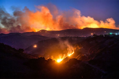 Nước Mỹ náo loạn vì vụ cháy rừng "hủy diệt nhất" California